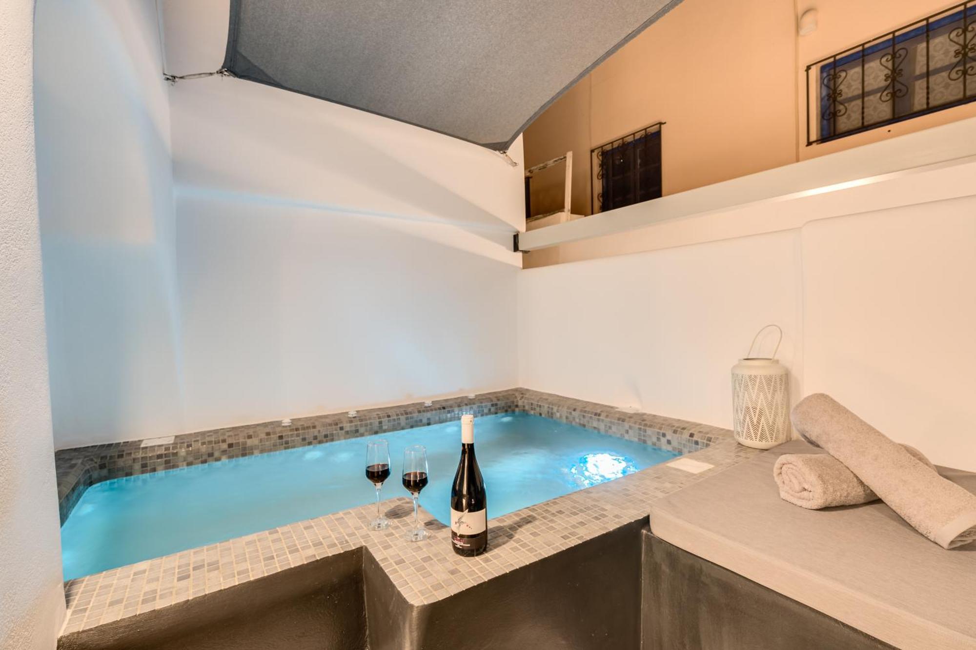 Tiara Suites Santorini Fira  Exterior foto